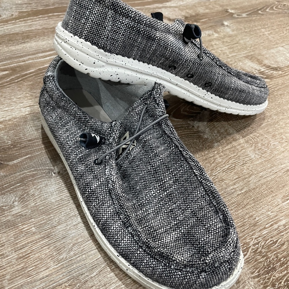Mens x-ray brand (Hey Dude style) shoes size 8.5, black and white
